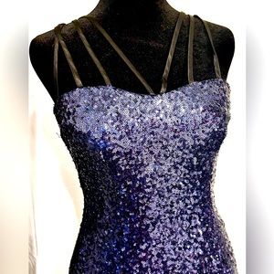 NEWw/tags. Minuet,navy,sequence,mini dress. Size small. accent shoulder straps.